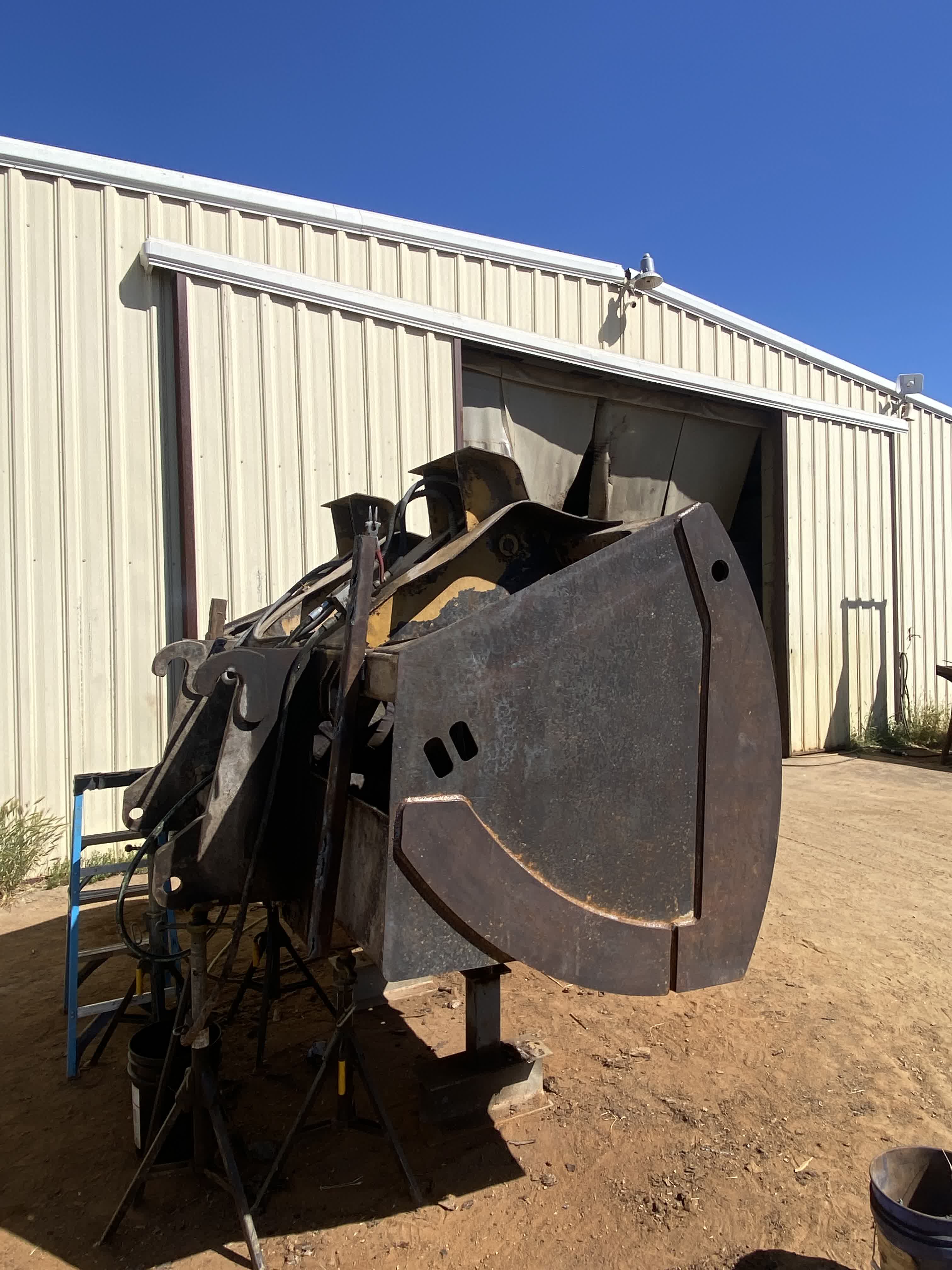 Heavy fabrication and loader bucket work